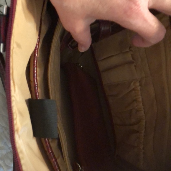 Computer bag. Burgundy colored reptile print. - Picture 4 of 8